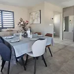 Neuve Avec Piscine Вилла *