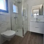 Neuve Avec Piscine 别墅