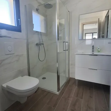 Neuve Avec Piscine Villa