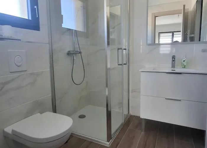 Neuve Avec Piscine Villa